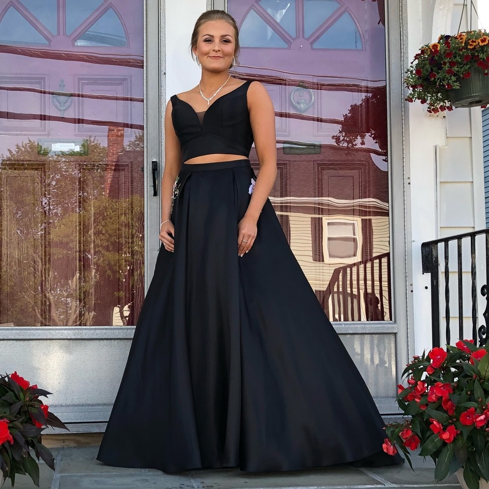 Prom dress - Picture 2 of 8